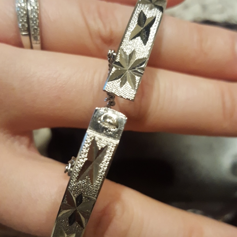 Vintage bangle bracelet - Picture 3 of 5